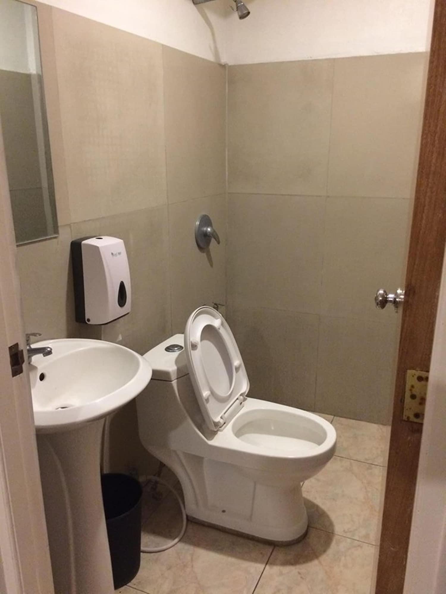 Hotel Reddoorz At Ranchotel Bayanan Alabang Muntinlupa City